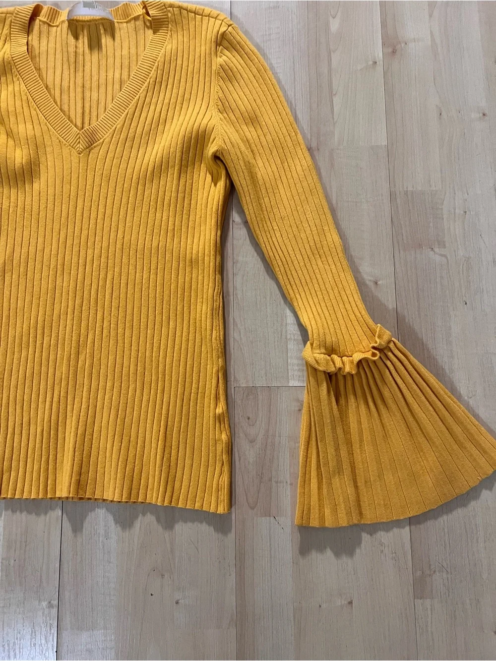 Michael Kors Ribbed Bell Sleeve Sweater Womens Medium Yellow V-Neck Knit Top